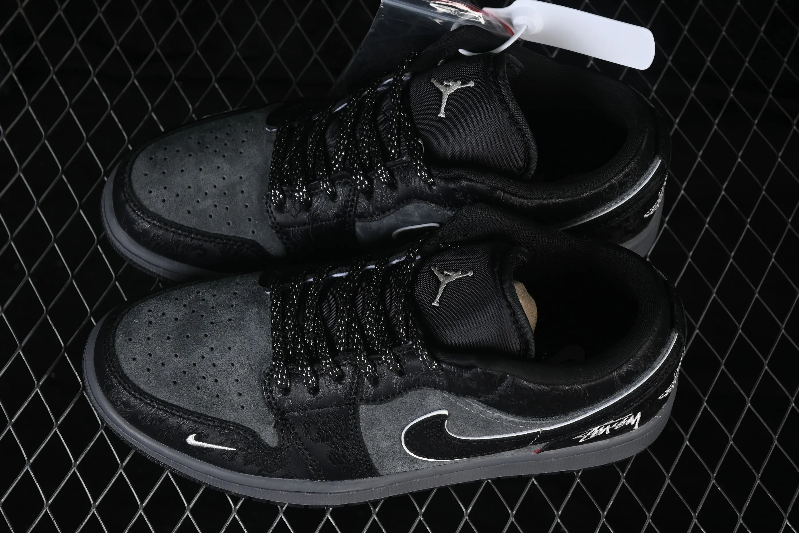 All categories Air Jordan Jordan series basketball shoes Air Jordan 1 Low High-end customized low-top sneakers Travis Scott x Fragment Design x Air Jordan 1 Low OG SP AJ1 Joe 1 joint model low-top cultural casual sneakers LD8888-015